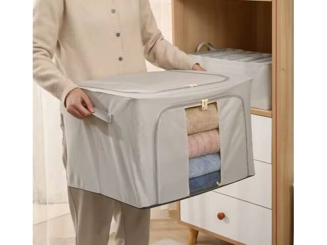 Caja organizadora de ropa plegable con estructura metálica, cierre y ventana transparente. Ideal para placard, textiles y almacenamiento del hogar.