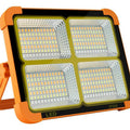 Foco LED solar recargable 100W con 336 LEDs, USB-C, batería 12500mAh y resistencia IP66 para exteriores.
