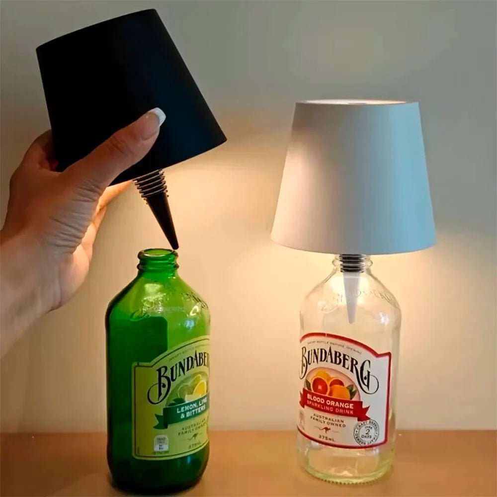 Lámpara LED para botella recargable con control táctil y tres tonos de luz para decoración de mesas y ambientes.