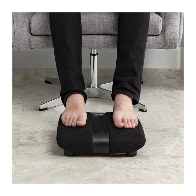 Masajeador eléctrico de pies con calor suave y 12 cabezales giratorios para relajación y masaje plantar en el hogar.