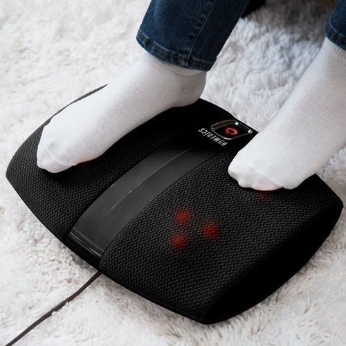 Masajeador eléctrico de pies con calor suave y 12 cabezales giratorios para relajación y masaje plantar en el hogar.