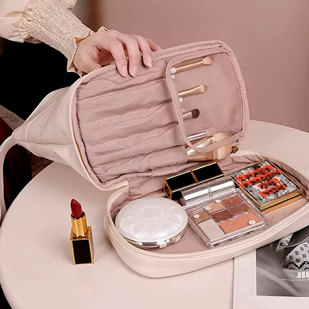 Neceser organizador de cosméticos doble capa impermeable color beige para maquillaje y productos de cuidado personal.
