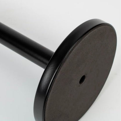 Soporte metálico de mesa para rollo de papel de cocina con base estable y diseño elegante para encimera.